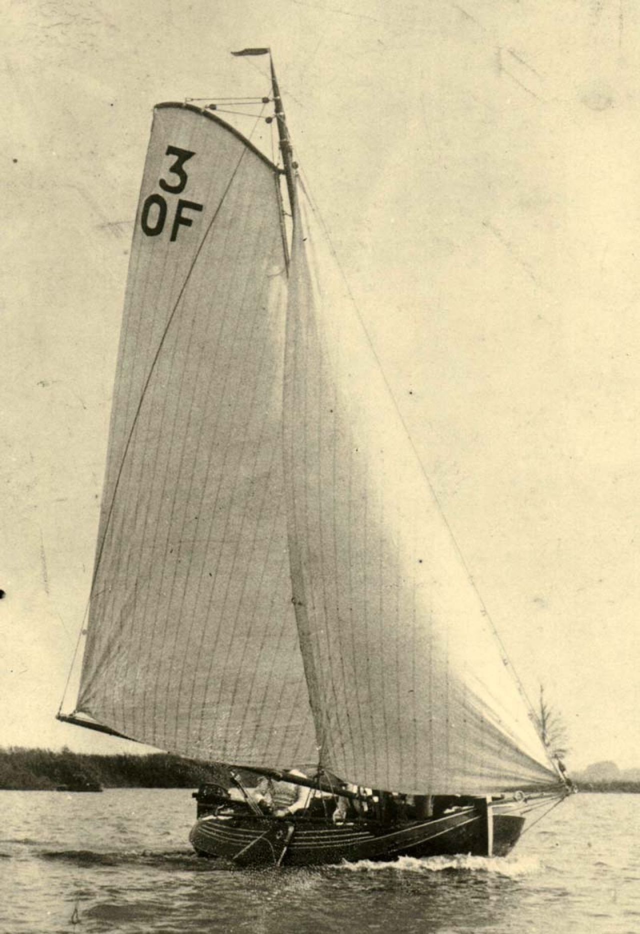 Deze foto is kort na de bouw in 1922 gemaakt door fotograaf Oudengaarde.