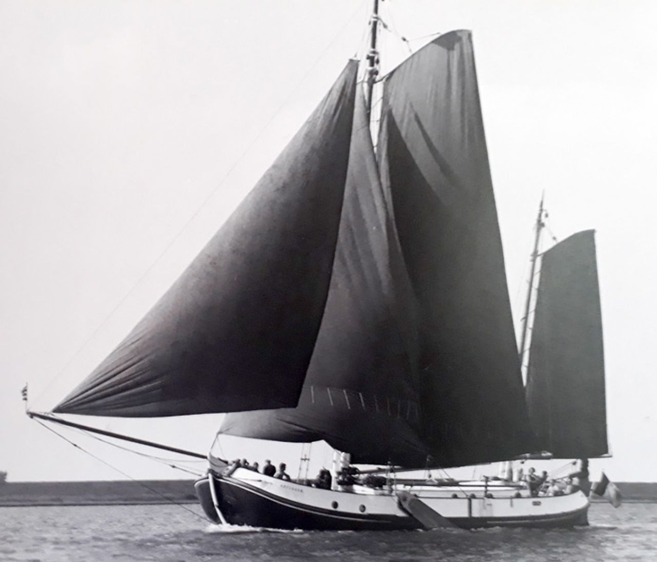 De 'Antigoon' onder zeil voor 1980