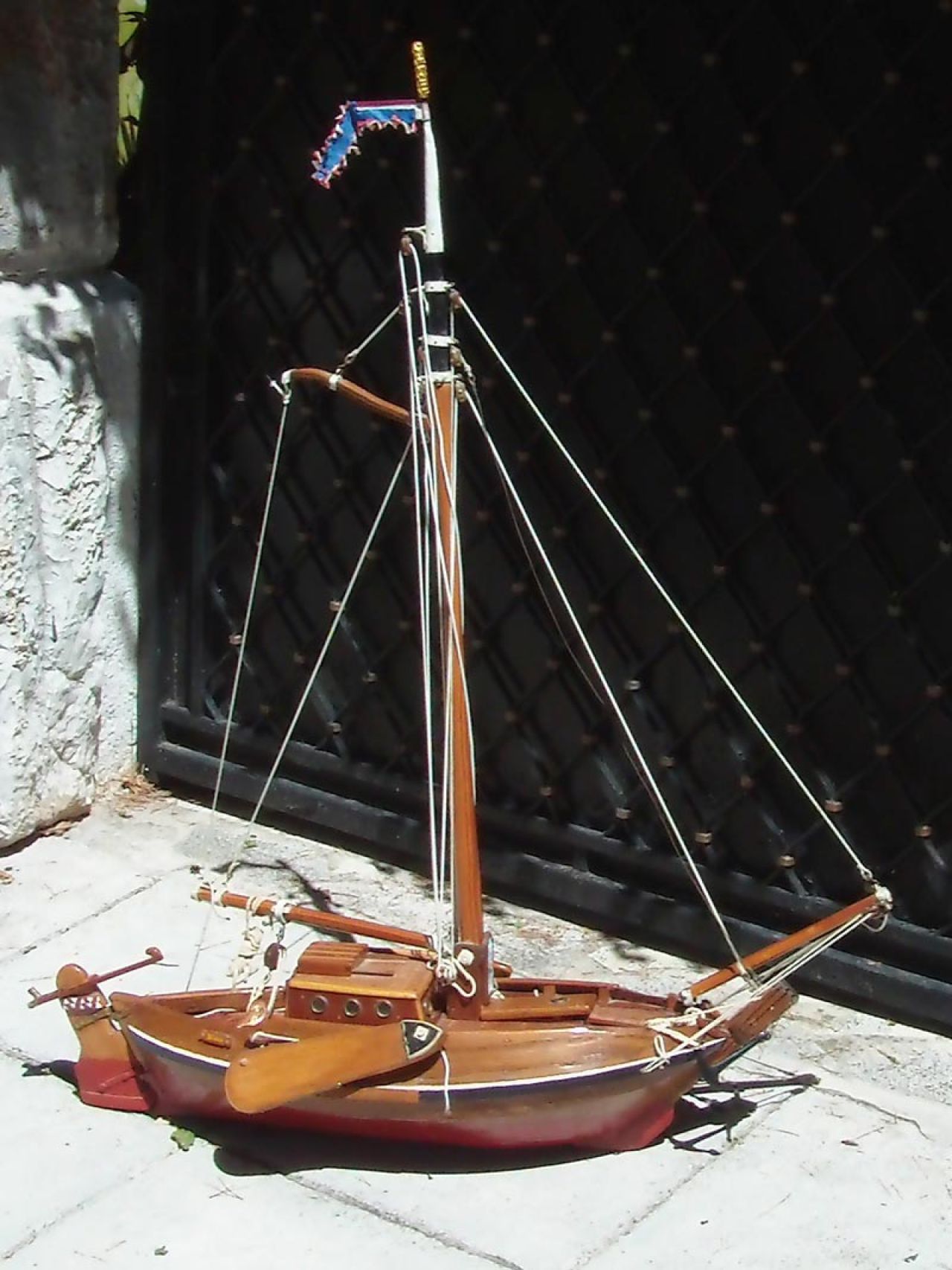 Model van de Schokker 'Beatrijs', gebouwd van eikenhout van een afgebroken kerkje in Monaco (Chapelle des Carmes), door de bouwer van de "grote" schokker voor z'n dochter, maar dan op schaal 1 op 11