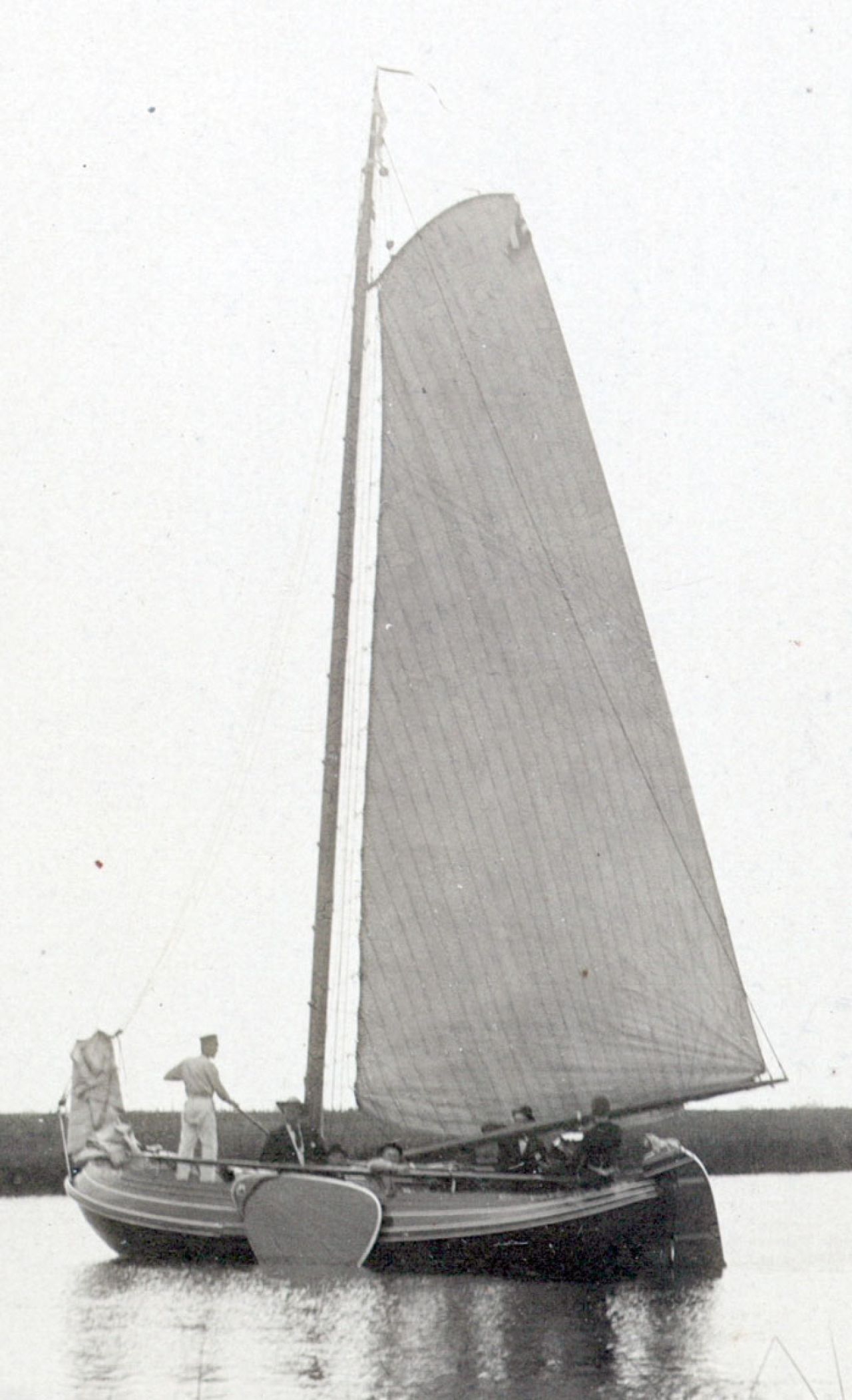 'Vrouw Romkje' nog als open jacht voor 1917 (collectie Taconis bewaard in het Tresoar te Leeuwarden)