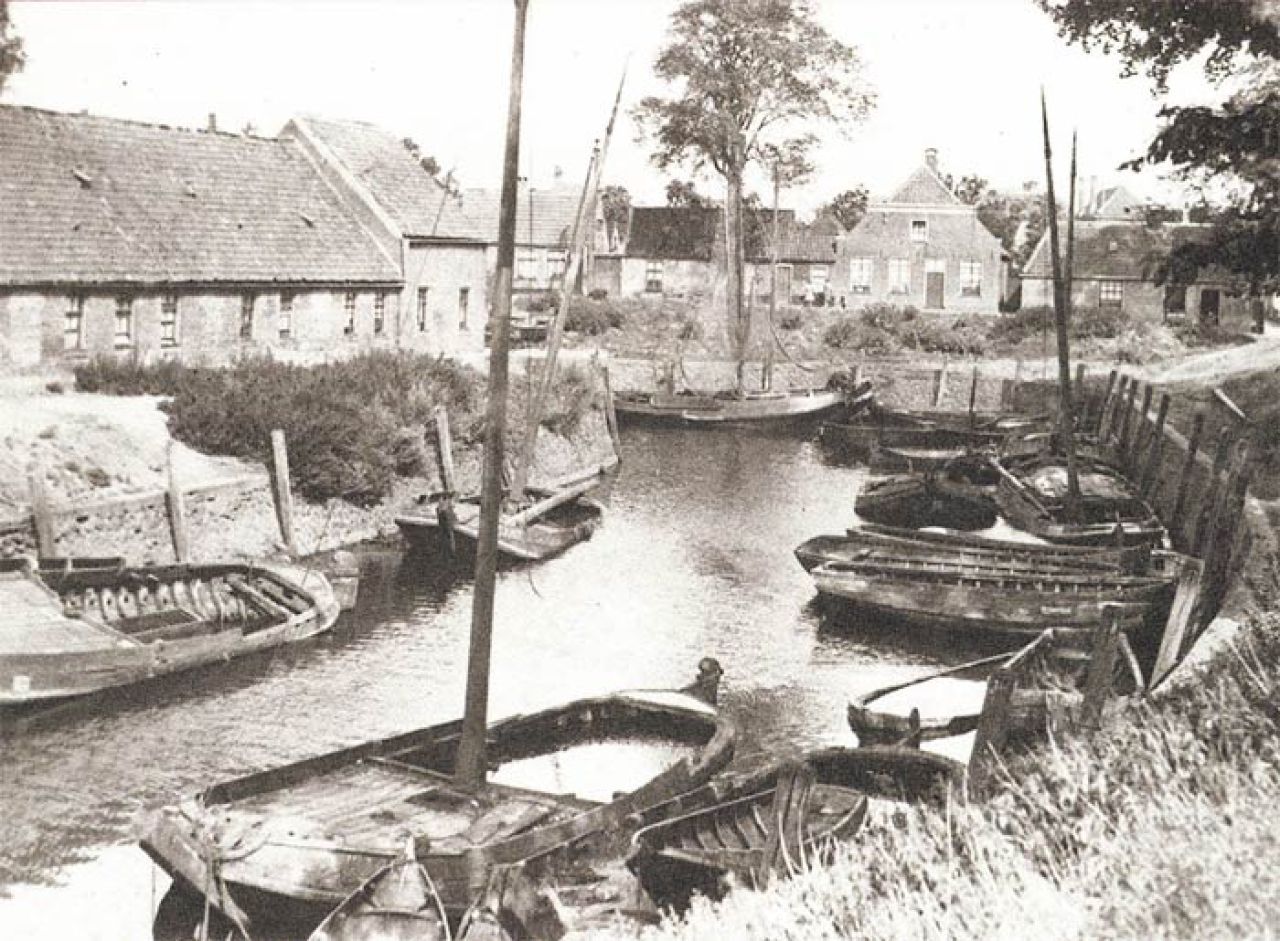De trieste aanblik van de haven van Vollenhove