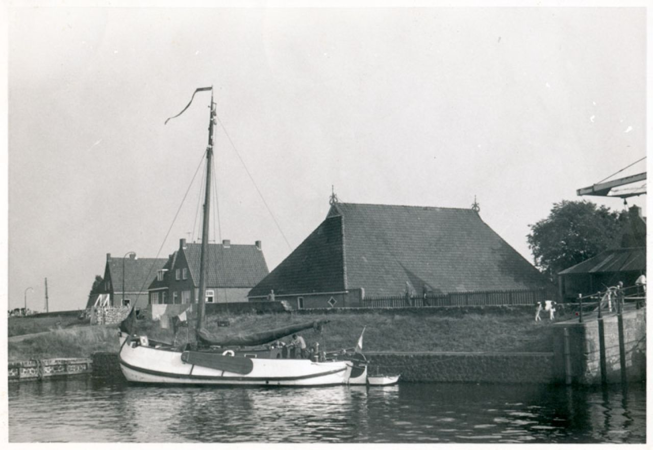 Johanna Maria TX51 in de haven van Hindeloopen ergens in de jaren '60