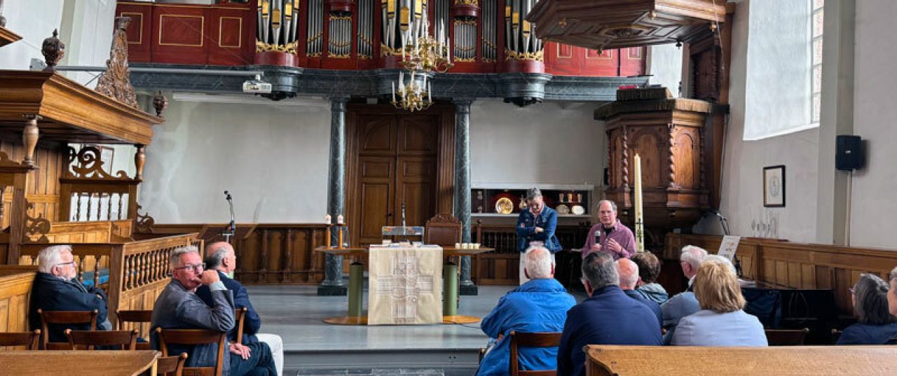 Bezoek aan de St. Piter na de lunch (foto Ineke Verkaaik-Hogervorst)