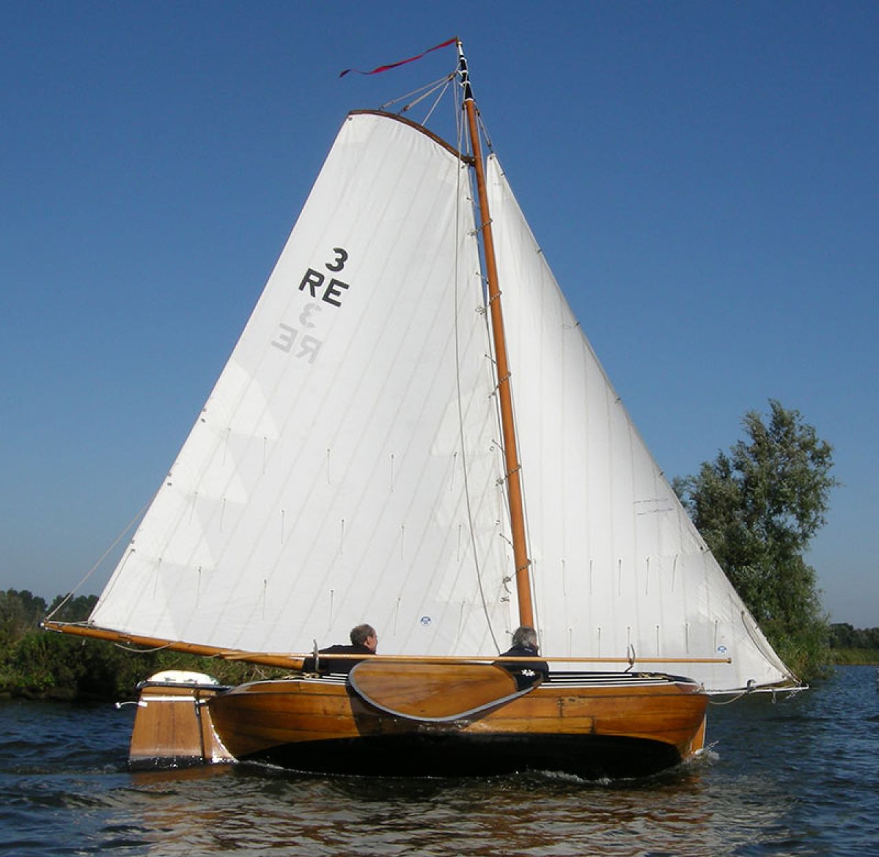 Foto gemaakt door Coerd de Heer van OpKoers! bij de opnamen voor de TV-serie ‘Varen als Toen’