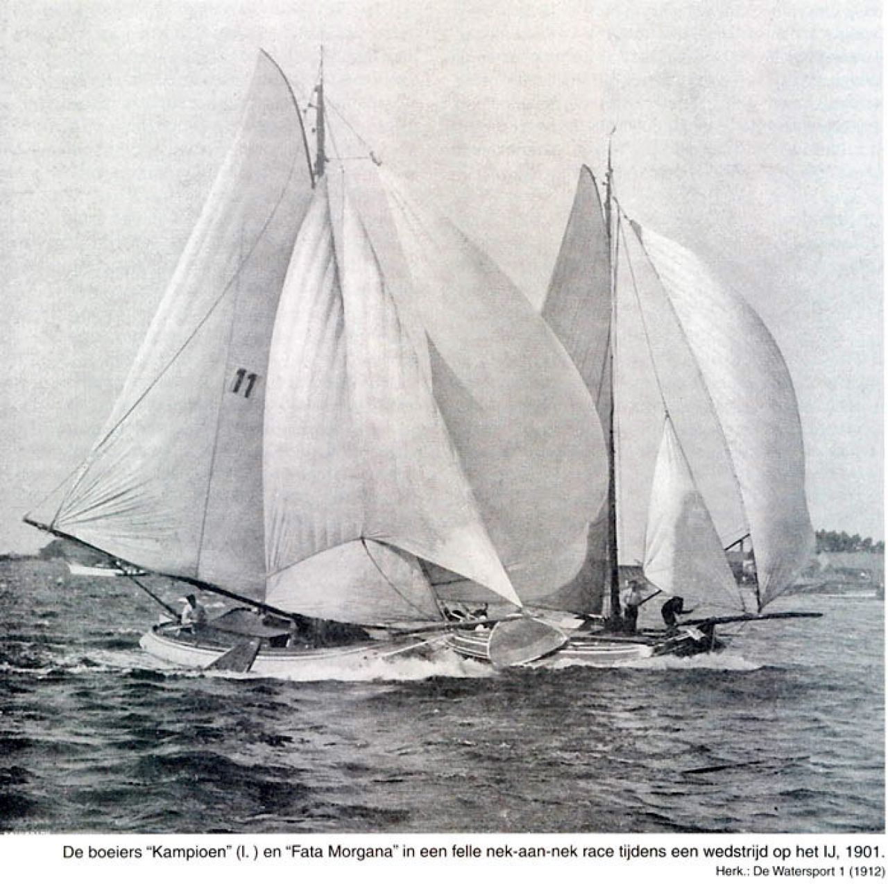 Wedstrijd op het IJ in 1901. De 'Kampioen' links op de foto.
