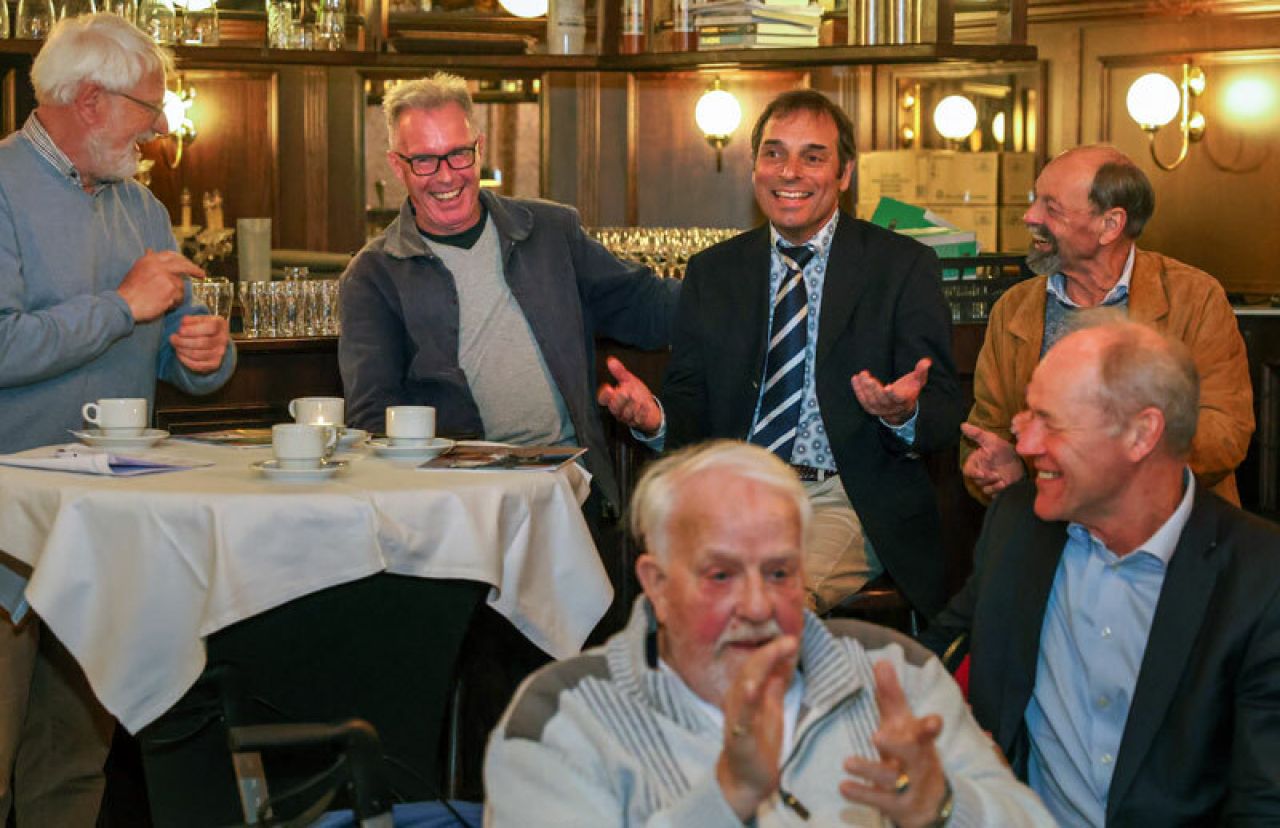 Arthur van 't Hof helemaal verrast met de Van Waningprijs (foto Simon Bleeker)