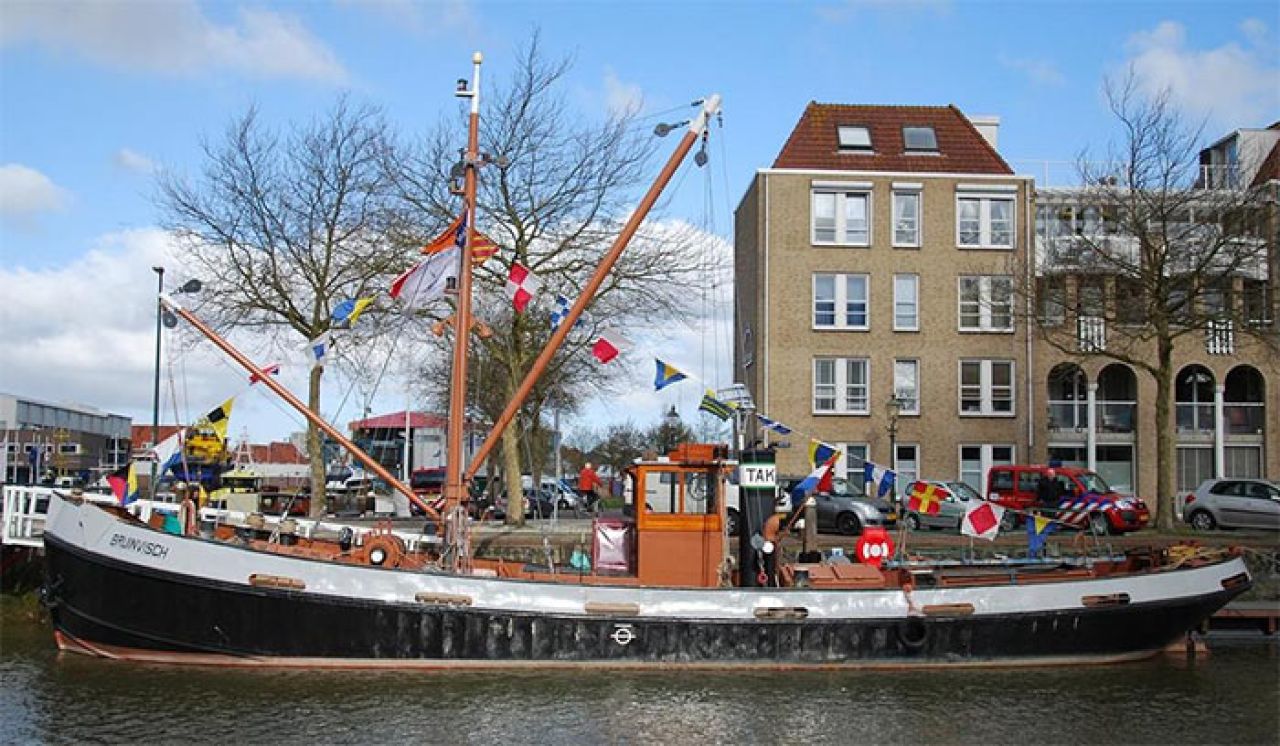 Museumschip 'Bruinvisch' in Maassluis - zoek de Blazer-overeenkomsten ....