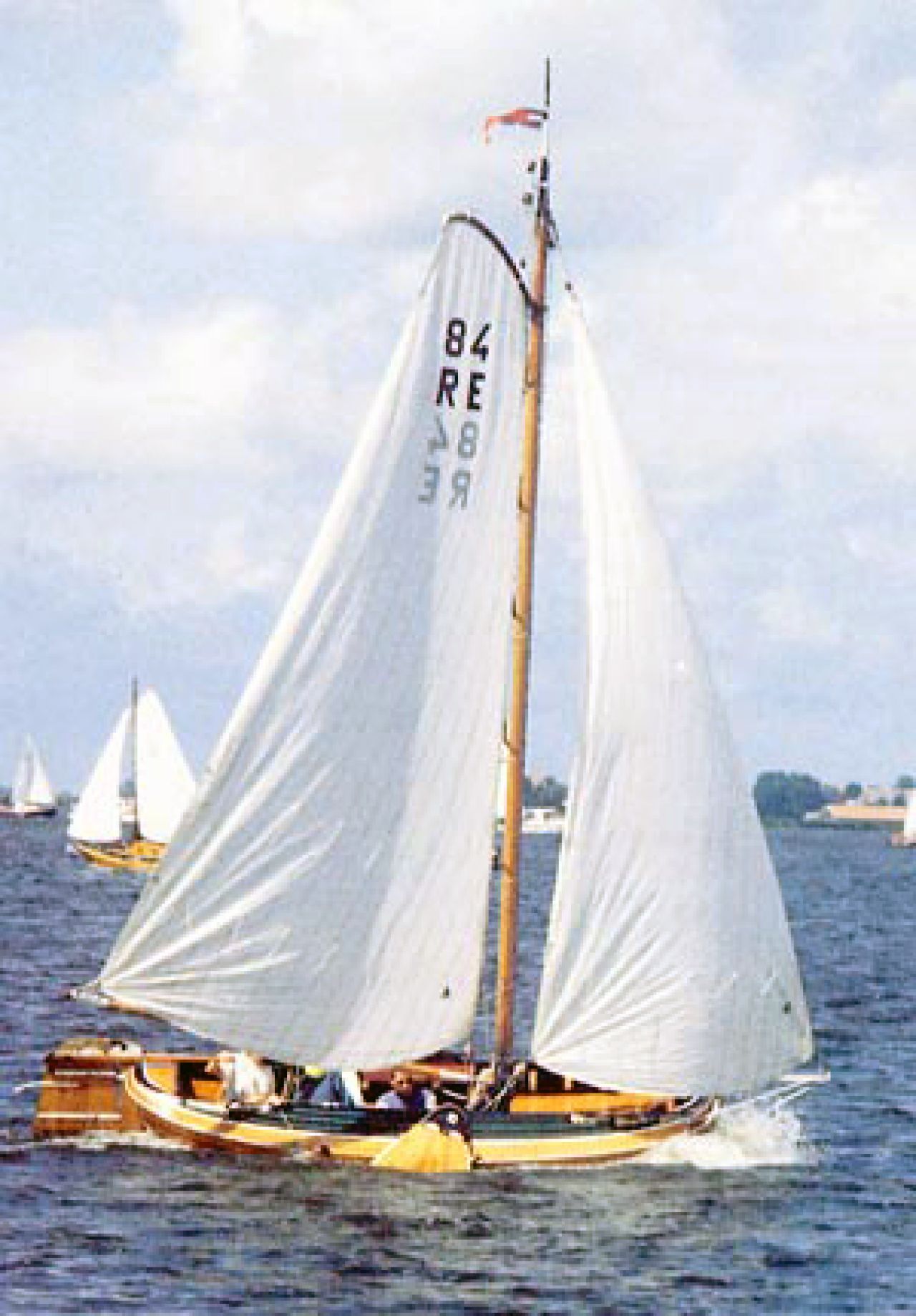 De 84 RE, 'Aleida Anna', werd in 1916 bij Eeltje Holtrop van de Zee gebouwd en is nu in eigendom van M.A. Maat.
