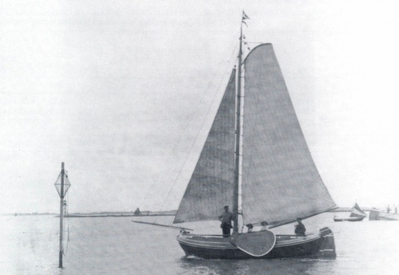 Foto Collectie Fries Scheepvaartmuseum. De 'Flecke Jouwer' zoals afgebeeld in het boek het Friese Jacht van Dr.Ir. J. Vermeer
