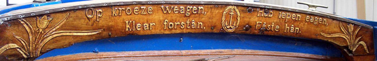 De bedelbalk van de Tjibbe Gearts. "Op kroeze weagen, Hab jepen eagen, Klear forstân, Fêste hân".