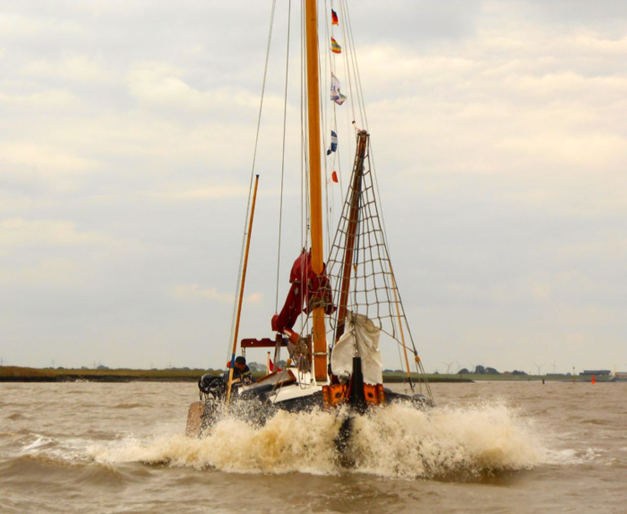 Op de weg terug vanuit Papenburg op de Eems (foto vanaf Zeeschouw Feije)