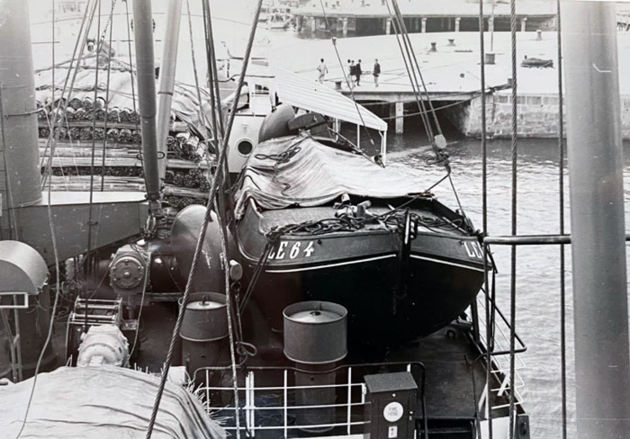 Het ontschepen van de 'Brack' in Hong Kong (coll S.J. Henstra)