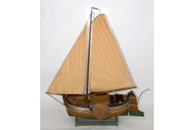 Scheepsmodel van de boeier 'Stânfries' (plaq. 273, gebouwd als open jacht, later met kajuit), maker Hans Bijl 1938