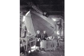 Miek, Trees en Cathalien bij Bruinvis in aanbouw, 14 juli 1937