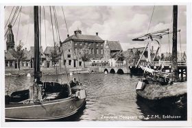 Hoogaars bij het Zuiderzeemuseum (links, die later is gesloopt)