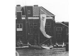 Vlootschouw in de Amstel - Wieringer bol 'Eudia' - plaquette 20