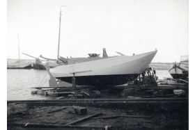 Bruinvis in aanbouw 2, klaar voor afloop, 27 nov. 1937