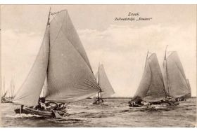 Boeier 'Njord' (plaquette 23) tijdens een zeilwedstrijd voor Boeiers bij Sneek (collectie Fries Scheepvaart Museum)