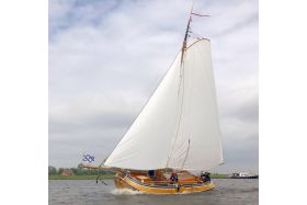 Het Statenjacht 'Friso' in de wedstrijd (Foto Matthijs Gorgels)