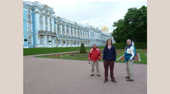 The team in apparent unison in front of Cathrina’s Summerpalace, Pushkin