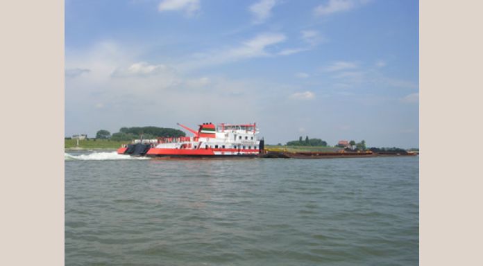 Duwcombinatie op de Waal