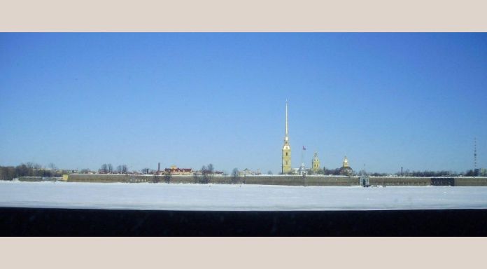 The Fortress of "Peter en Paul" over the frozen Neva