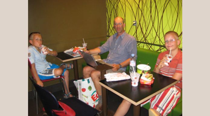 Niet internetten bij McDonalds in Lyon