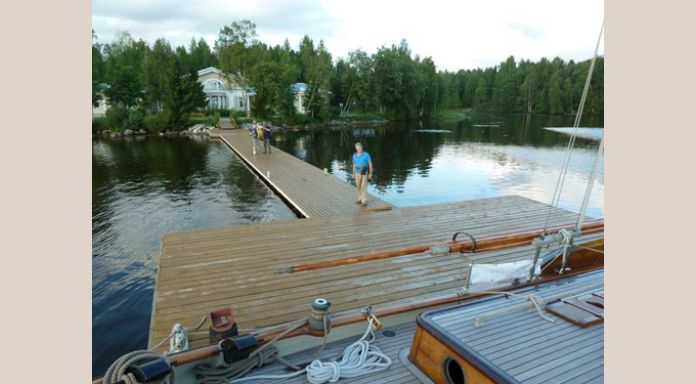 Only 't Gauwe Haentje is allowed to moor on Putin's datcha pier