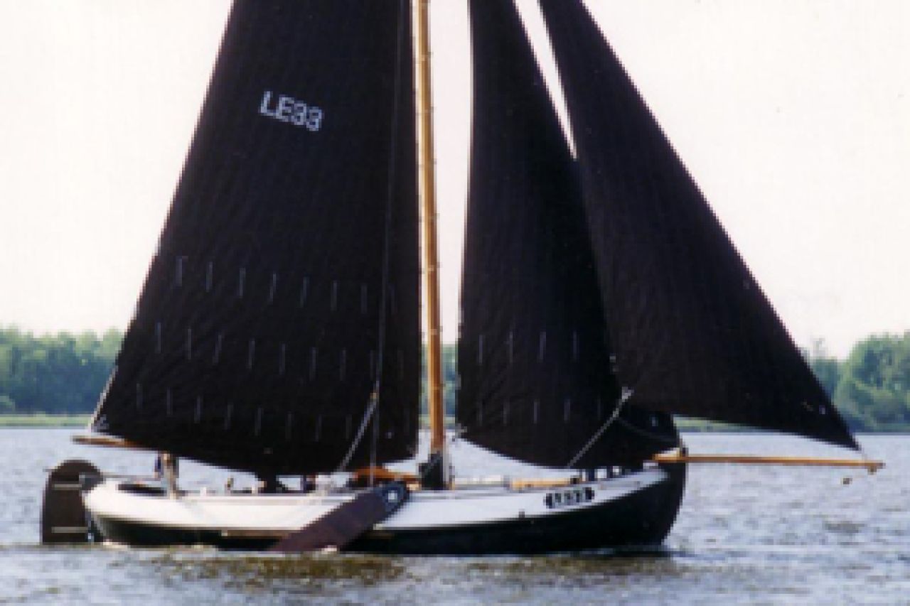 LE37