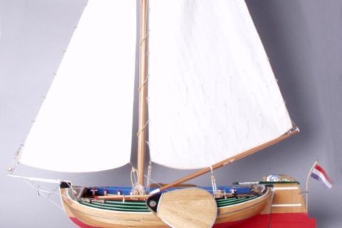 Scheepsmodel van de tjotter (fjouwer-acht) Albert en Nelly (plaq. 321), maker M. van Essen van 1993