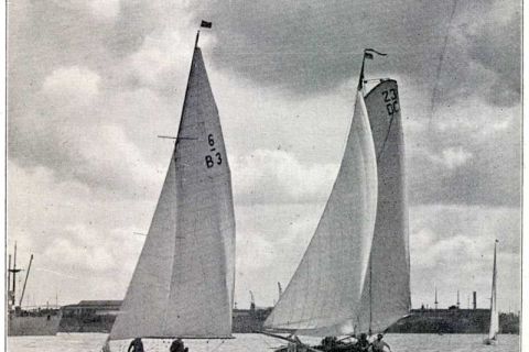 WK1927 Boeier Mientje OC23 op de Maas bij Rotterdam (naast 6-meter jacht)